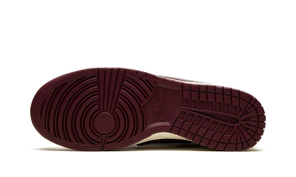 Nike Dunk Low "Valentine's Day" 2023
